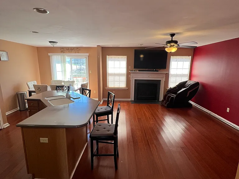 303 Victoria Way — Photo 10