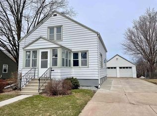 914 Bismarck Ave, Oshkosh, WI 54902