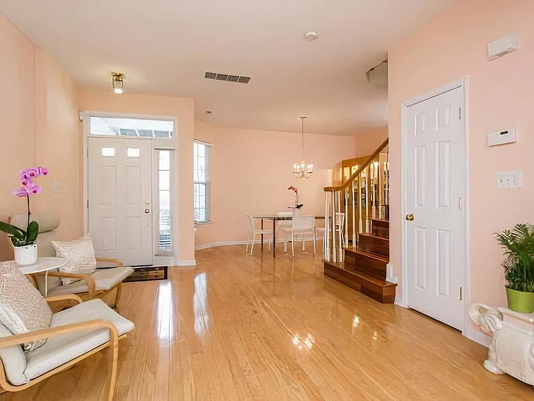 28 Sutton Ct — Photo 8