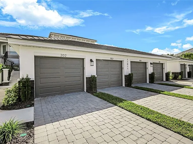 11811 Venetian Lagoon Dr #102 — Photo 41