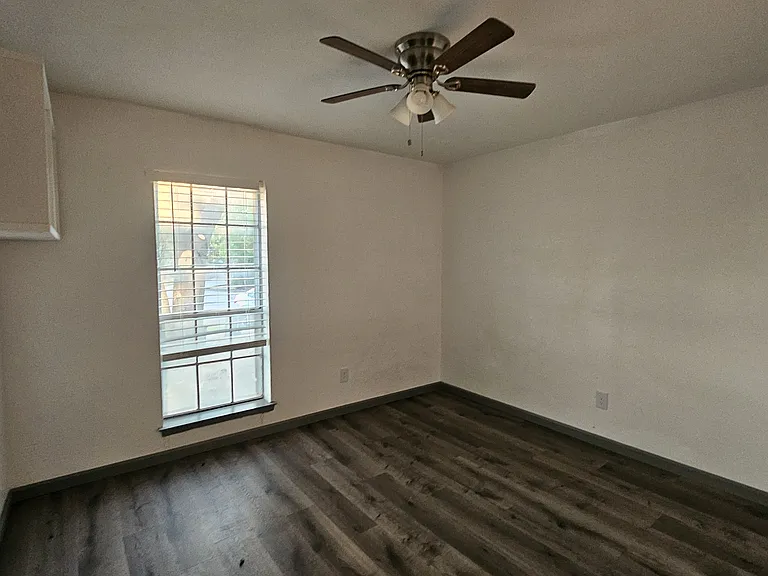 4904 Beacon Ct — Photo 8