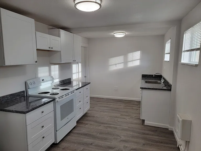 Avondale Apartments — Photo 102