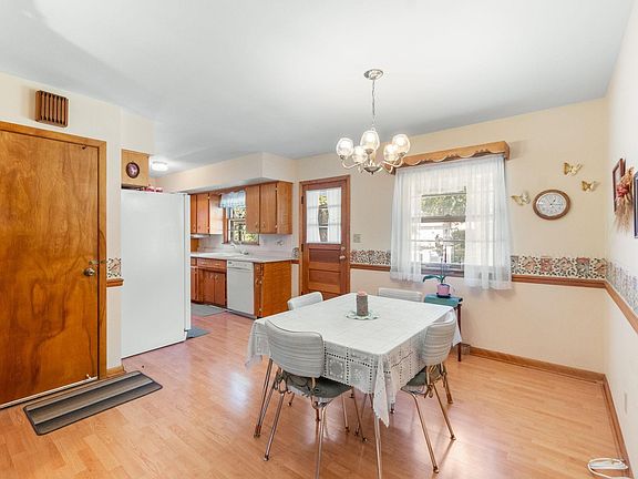 5th image of 1410 Sunnyside Dr