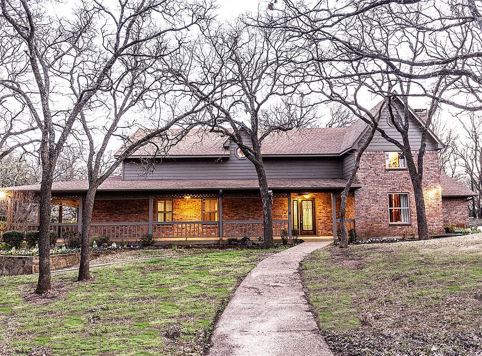1st image of 285 Oak Trail Dr