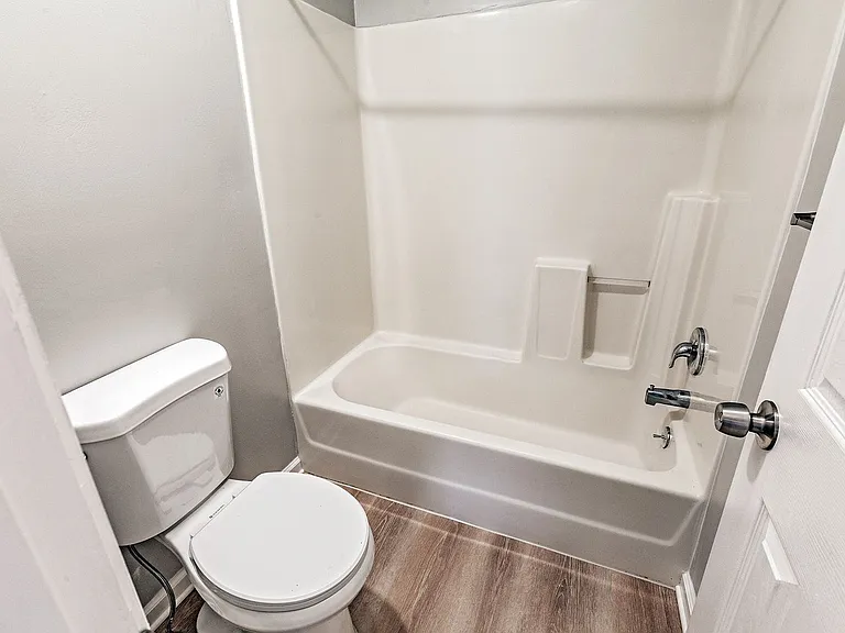 222 Britain Ct — Photo 11