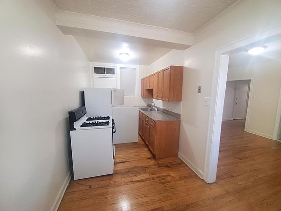 3rd image of 4848 W Wrightwood Ave APT E3