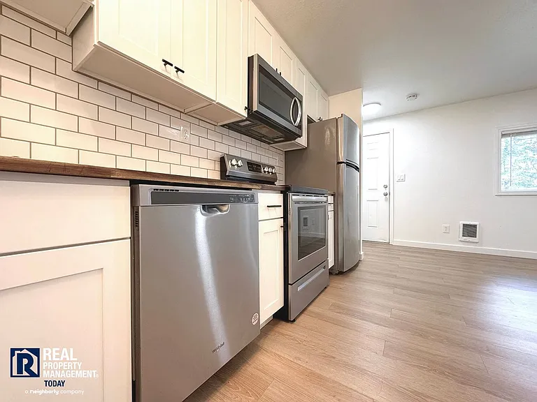 7619 Douglas St W #3 — Photo 8