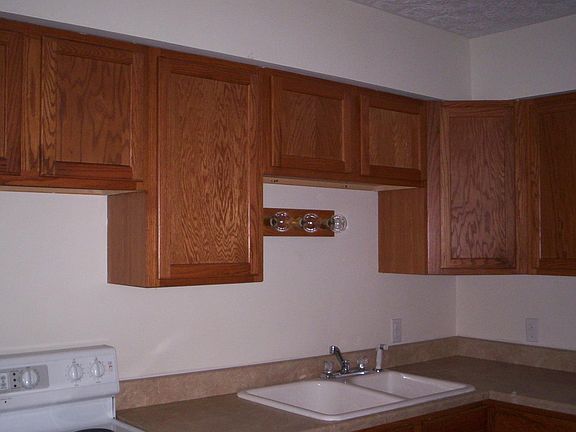 3rd image of 6654 Desmond St