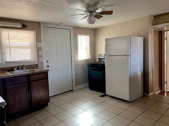 5th image of 906 N 2nd Ave