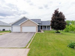 912 Meadow Ln, Winnebago, IL 61088