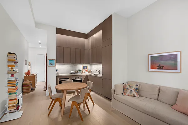 Living room, photo 2