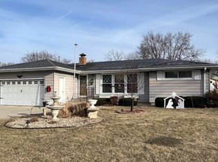 1128 Eastmoor Dr, Mason City, IA 50401