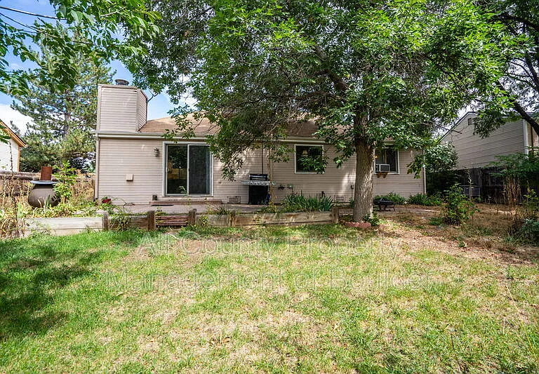 819 Elliott St — Photo 17