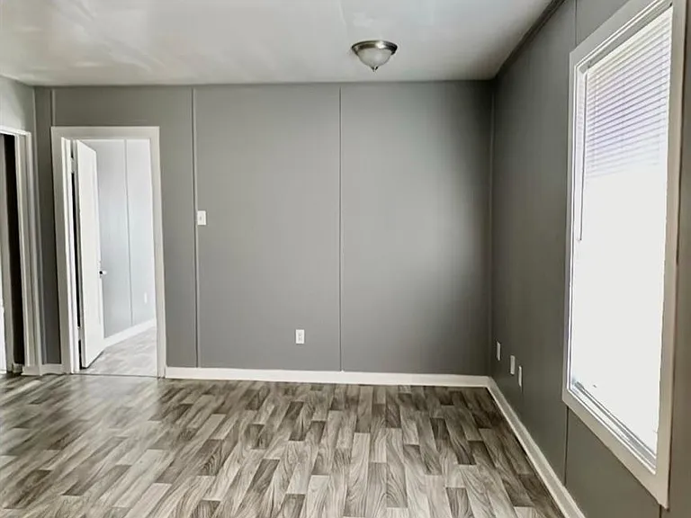 1907 Avenue C #4 — Photo 10