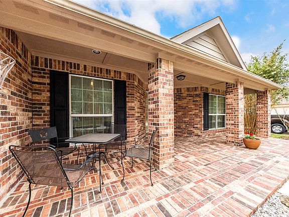 3rd image of 4052 Basswood Dr