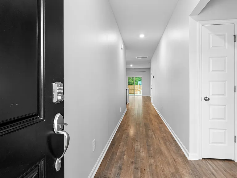301 Firewheel Ct — Photo 2