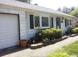 1100 Old Town Rd, Coram, NY 11727