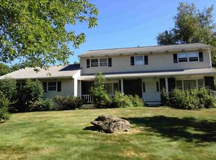 7 Robin Ln, Hyde Park, NY 12538