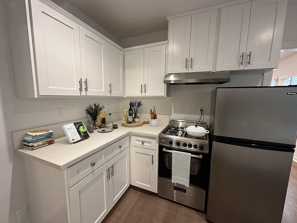 1st image of 33 Clubhouse Ave APT 4