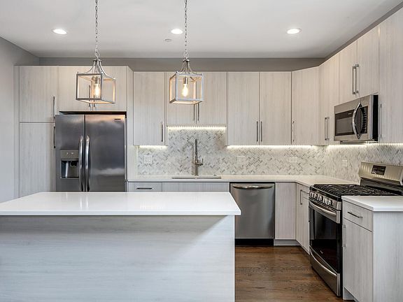 3rd image of 2259 W Coulter St #3E