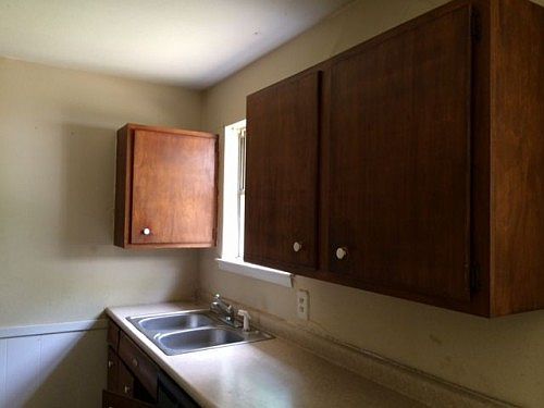 4th image of 3045 Albany Dr