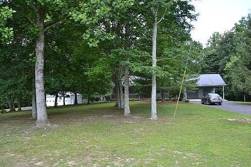 3rd image of 1095 Helm Ln