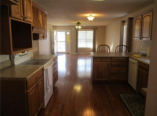 907 S Willow St, Ottawa, KS 66067
