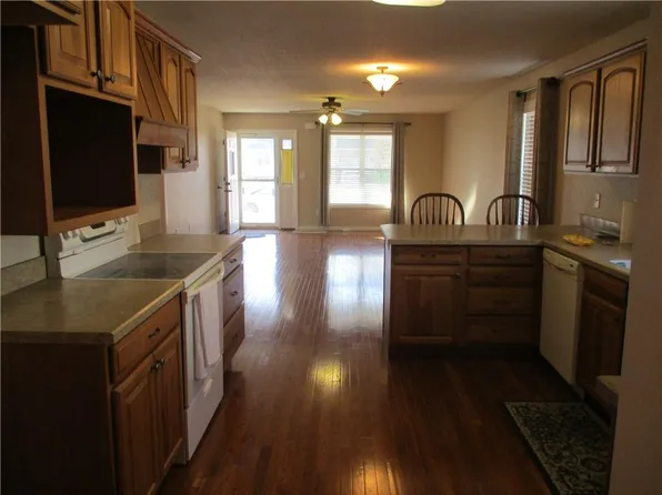 907 S Willow St, Ottawa, KS 66067