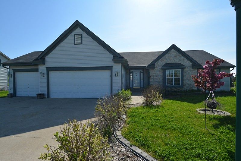 1st image of 707 Heron Dr