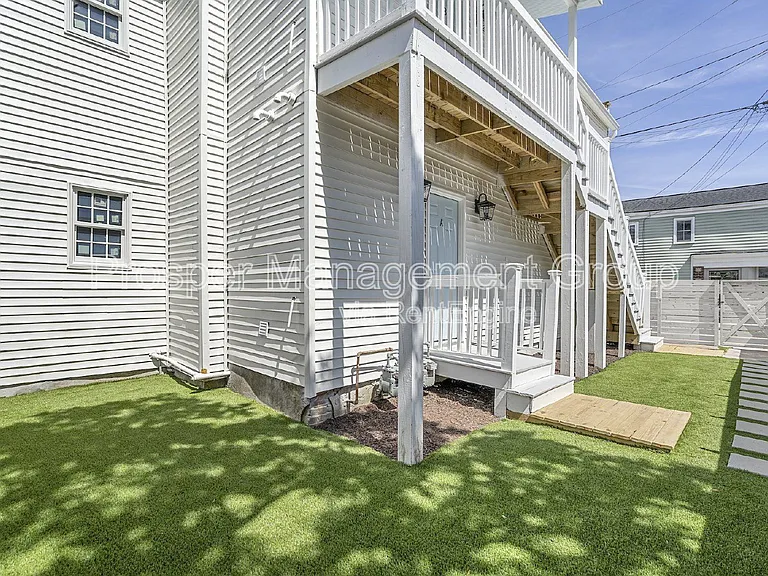 22 Nunan St #A — Photo 20