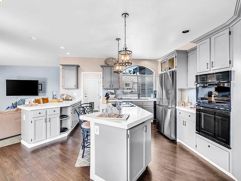 5640 Edgeview Dr — Photo 14