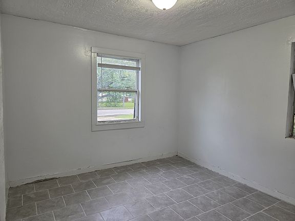 5th image of 1669 Douglas St