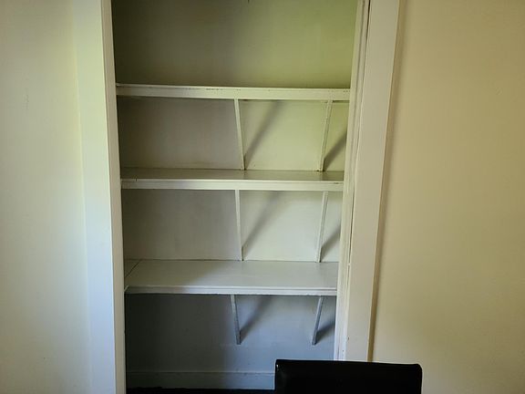 4th image of 141 York Ave #2