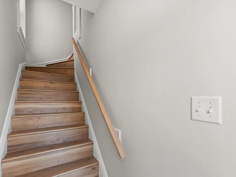1024 Commodore Dr #A — Photo 3