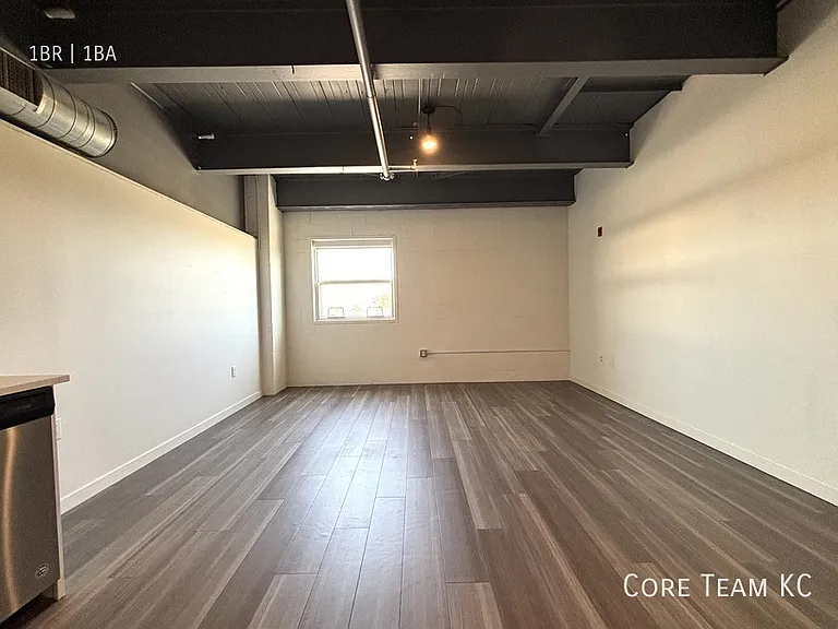 1180 E 30th St #307 — Photo 12