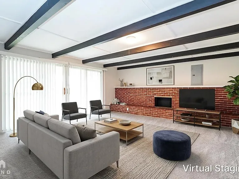 10 Oakwood Dr — Photo 2