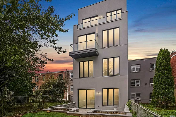 Sold by Douglas Elliman | media 18