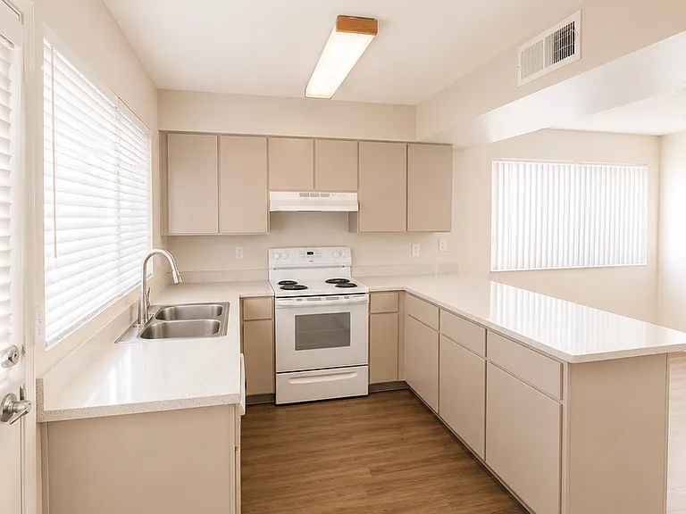 1818 W Portobello Ave — Photo 6