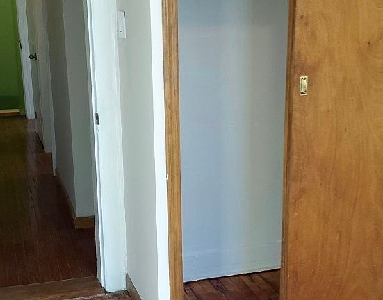2nd image of 2118 Ditmars Blvd