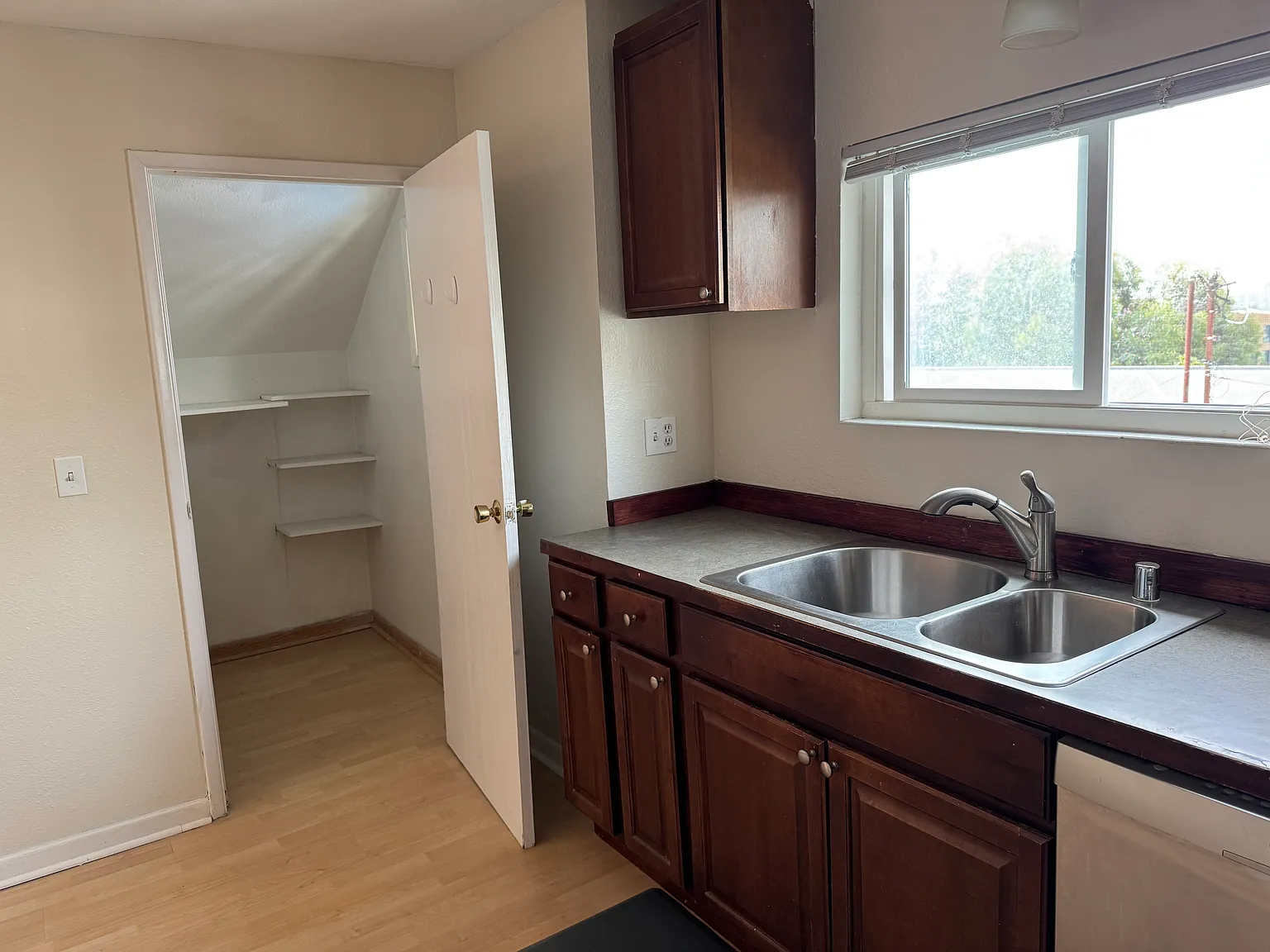 2 bed, 2950 sqft, $2,600 — Photo 4