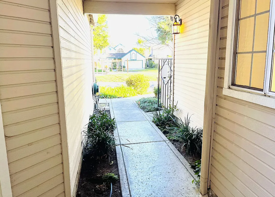 3 bed, 1549 sqft, $5,800 — Photo 3