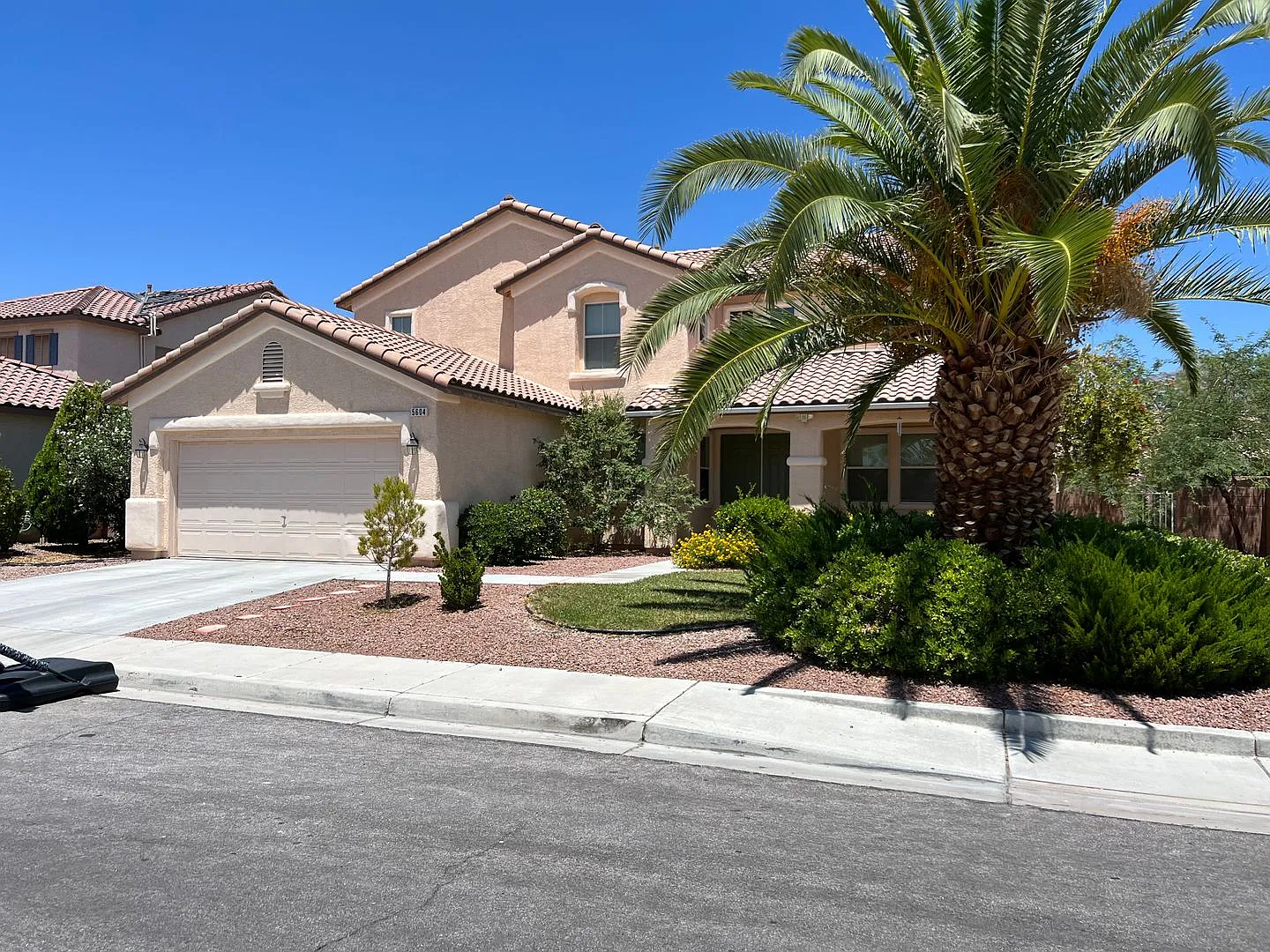 Large Amazing Home In Iron Mountain Ranch — Photo 1