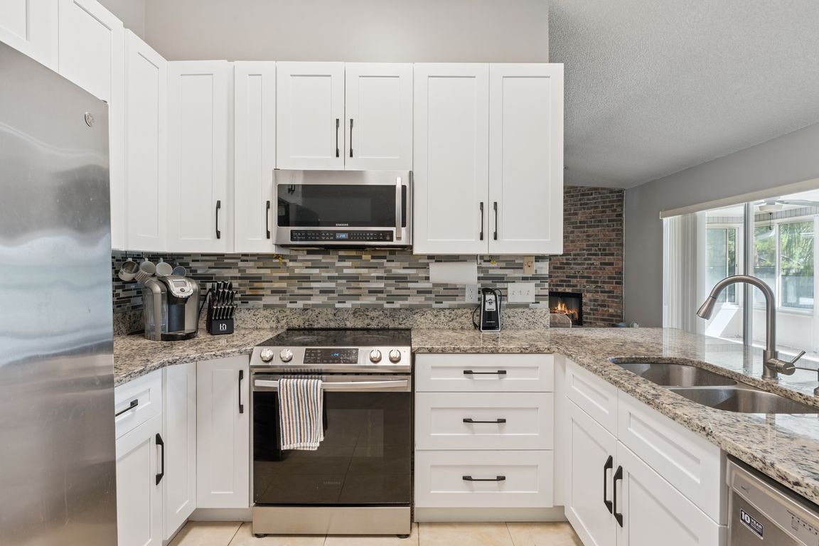 next background image