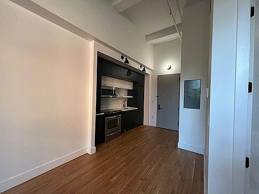 4th image of 184 Bainbridge St #307