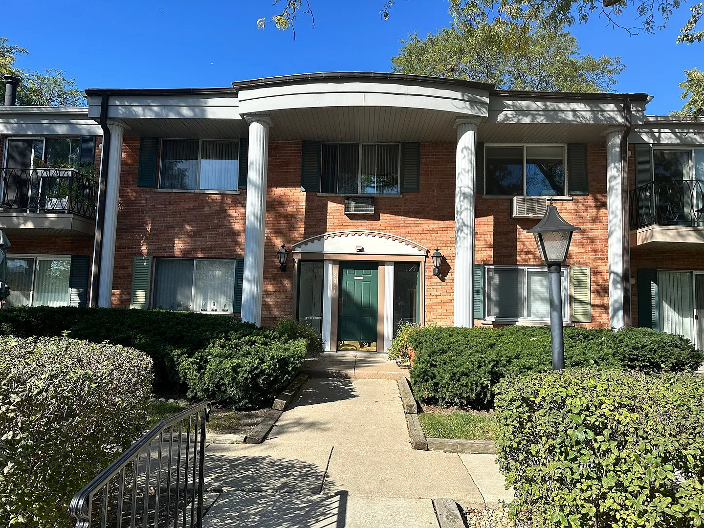 2 bed, 1200 sqft, $2,100 — Photo 1