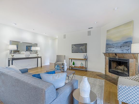 3rd image of 2671 N Lincoln Ave APT 3E