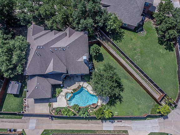 4th image of 8413 Greystone Ct