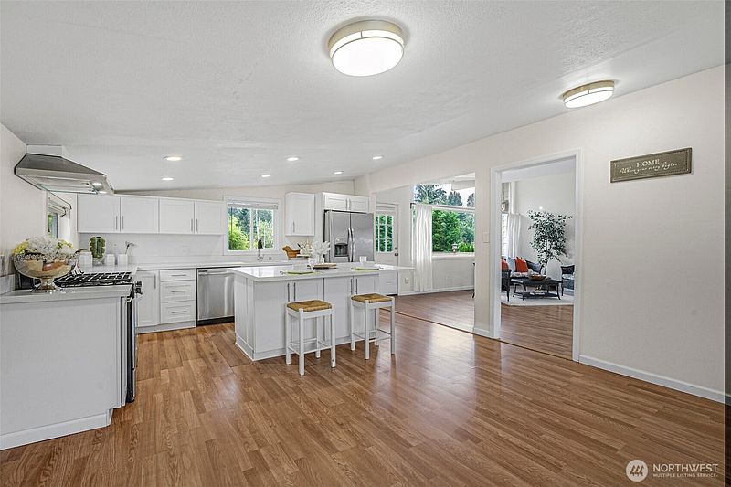 4th image of 15425 SE 11th Street
