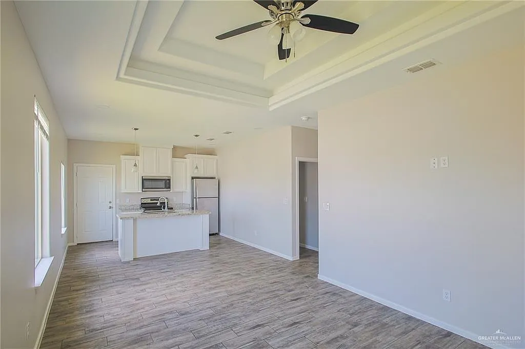 3 bed, 2.0 bath, 4320 sqft, $1,200 — Photo 3