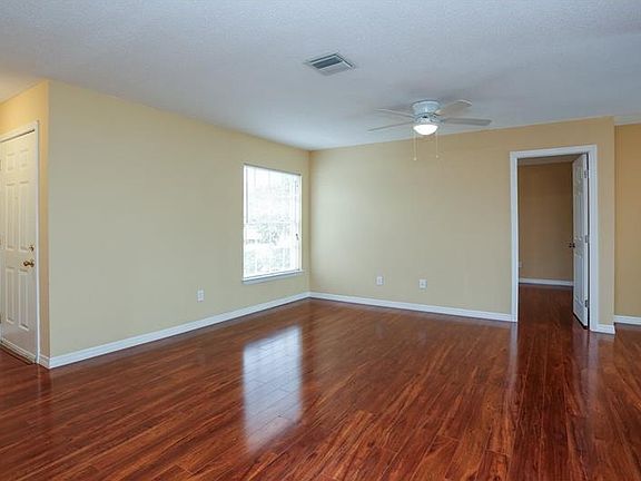 3rd image of 492 Rainbow Dr